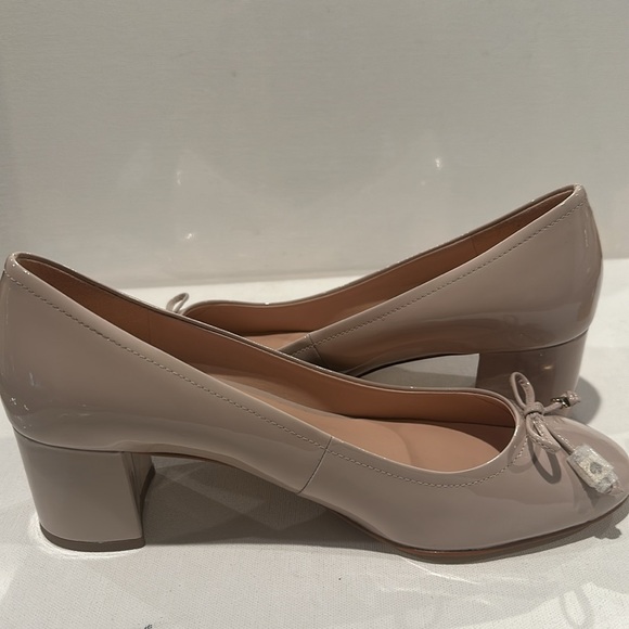 NWOB Kate Spade Beverly Bow Tusk Pattern Pumps with 2” heels. - Picture 9 of 11